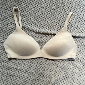 Cream Victoria secret 36c bra